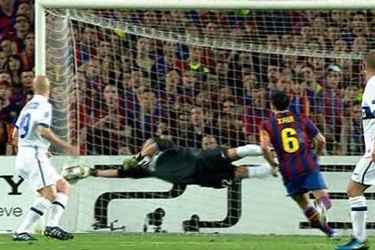 Goleiro defende chute de Messi