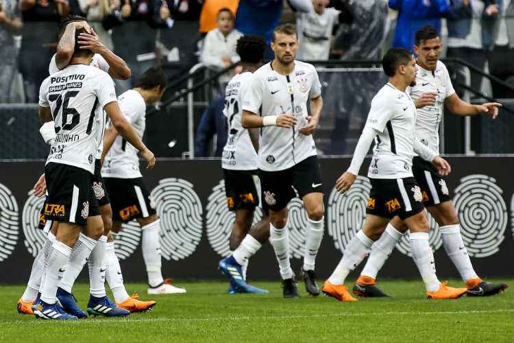 Corinthians terá pela frente a equipe do Paraná na manhã deste domingo, na Vila Capanema