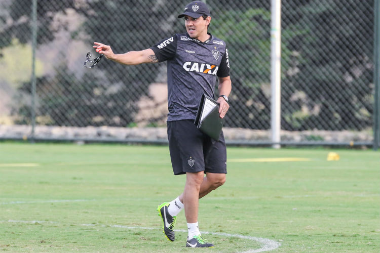 Thiago Larghi não deu pistas da equipe que colocará em campo contra o Vitória, no Independência