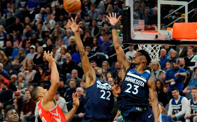 Anfitriões ofuscaram o astro James Harden, cestinha do jogo pelo Rockets, com 29 pontos