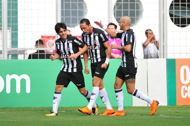 Gustavo Blanco, aposta de Thiago Larghi, cruzou para Ricardo Oliveira marcar o primeiro gol da vitória
