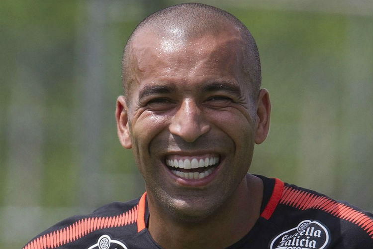 Atacante está recuperado de um torcicolo que o tirou dos jogos contra Independiente e Paraná