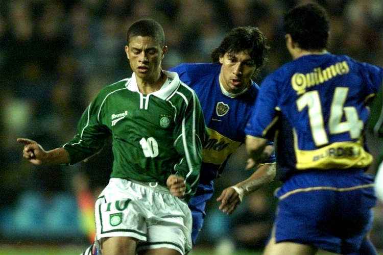 Alex, autor de um dos gols do empate em 2 a 2, foi um dos grandes destaques da partida