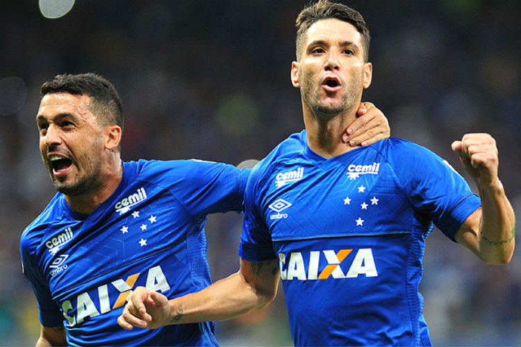 Thiago Neves voltou a marcar em Libertadores após quase dez anos; meia balançou as redes duas vezes