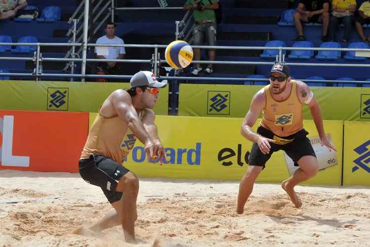Ao lado do capixaba Alison, brasiliense Bruno é tetracampeão do torneio