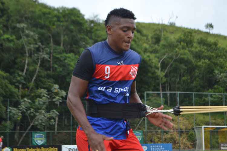 Entre as temporadas 2017 e 2018, Peralta fez nove partidas pelo Bangu e marcou apenas um gol