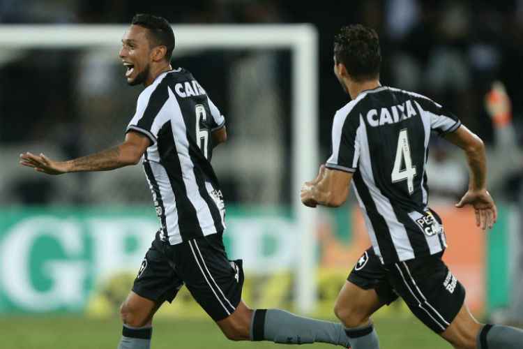 Botafogo venceu o Grêmio com um belo gol de Gilson, aos 46 minutos do segundo tempo
