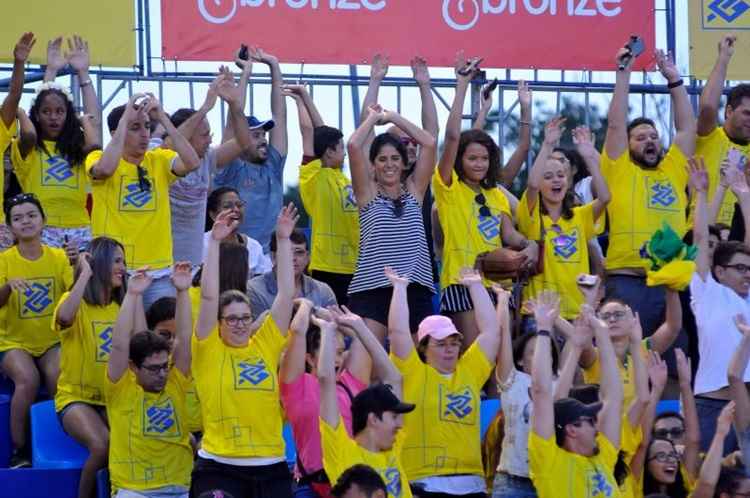 Torcida lotou a arena nos jogos decisivos da noite de sábado do SuperPraia, em Brasília