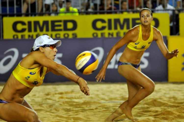 Carol Horta e Taiana vencem Tainá e Victoria, por 2 sets a 0, na decisão do SuperPraia