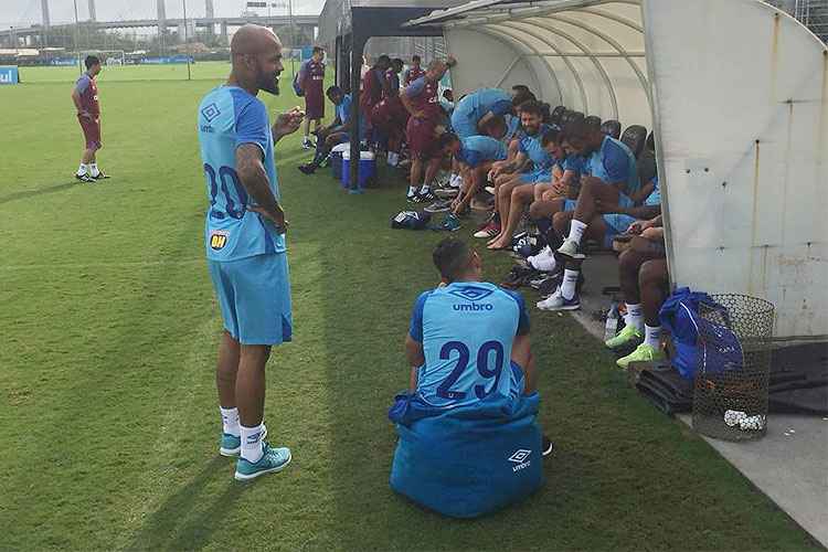 Cruzeiro realizou treinamento na manhã desta segunda-feira, no CT do Grêmio, em Porto Alegre