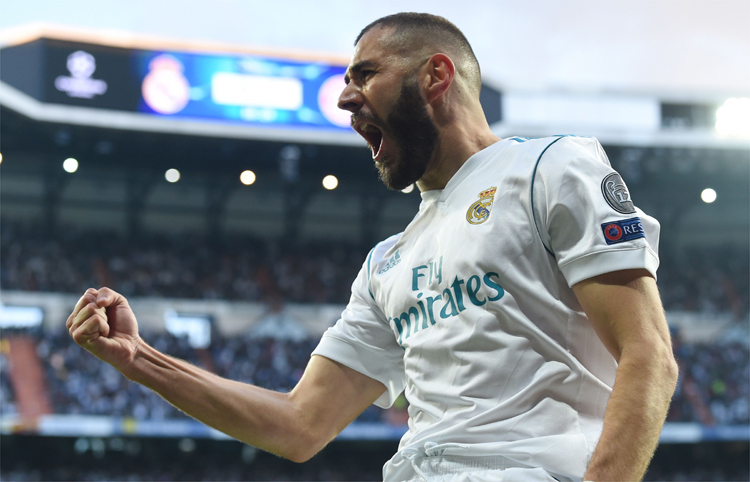 Benzema marcou dois gols, um em cada tempo, e virou o placar para o Real Madrid no Bernabéu