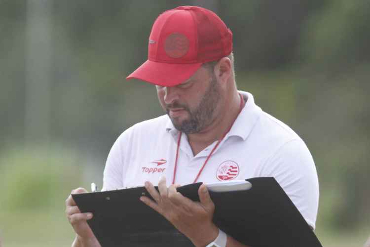 Para o técnico Roberto Fernandes, as criticas estão sendo baseadas apenas nos resultados da equipe