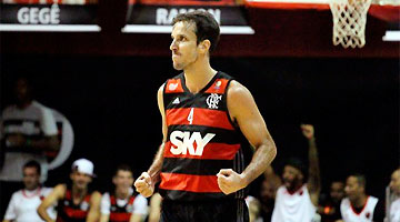 Marcelinho Machado se despediu do basquete depois da eliminação do Flamengo 