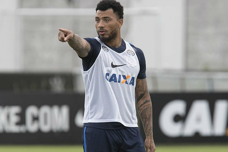 Sem chances com Fábio Carille, Kazim deve deixar Corinthians antes do fim do contrato