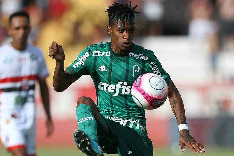 Tchê Tchê tem 25 anos e 112 partidas pelo Palmeiras, com cinco gols marcados