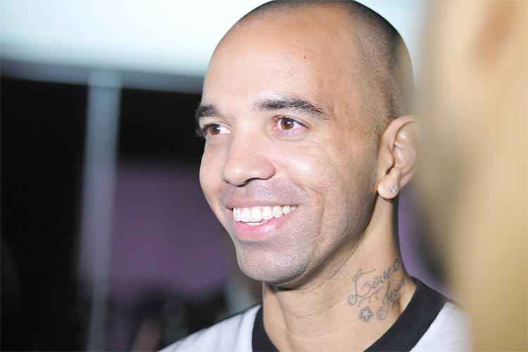 Atacante Diego Tardelli esteve na Cidade do Galo nesta terça-feira para rever os amigos