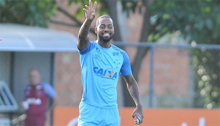 Dedé, do Cruzeiro, está liberado para enfrentar o Santos, neste domingo, no Pacaembu