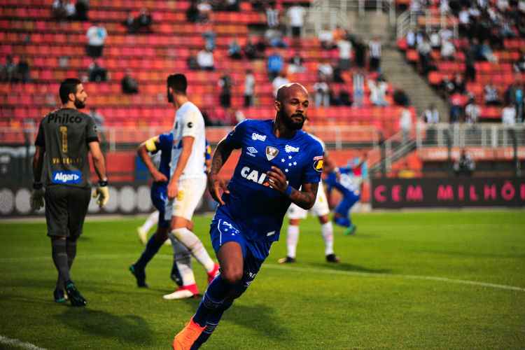 Bruno Silva marcou seu primeiro gol com a camisa do Cruzeiro e garantiu a vitória celeste no Pacaembu
