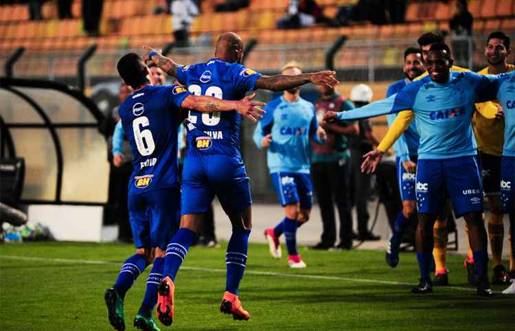 Bruno Silva desencantou e marcou o primeiro gol com a camisa do Cruzeiro, em sua 13ª apresentação