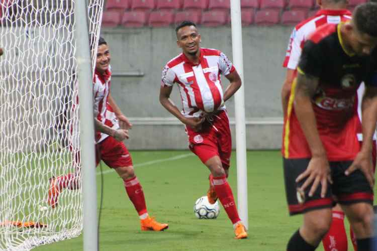 Autor do segundo gol do Náutico, volante Jonathan ressaltou necessidade de time manter a pegada contra ABC