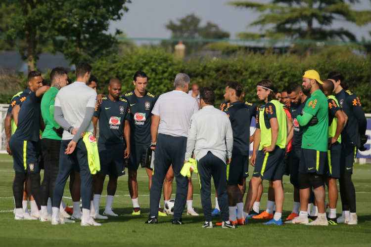 Seleção Brasileira realizou o seu primeiro treino em Londres, na Inglaterra, no CT do Tottenham