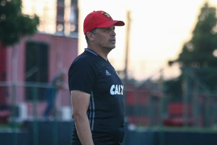 Claudinei Oliveira: "Não sou de ficar muito lamentando, sou de dar moral para quem está entrando"