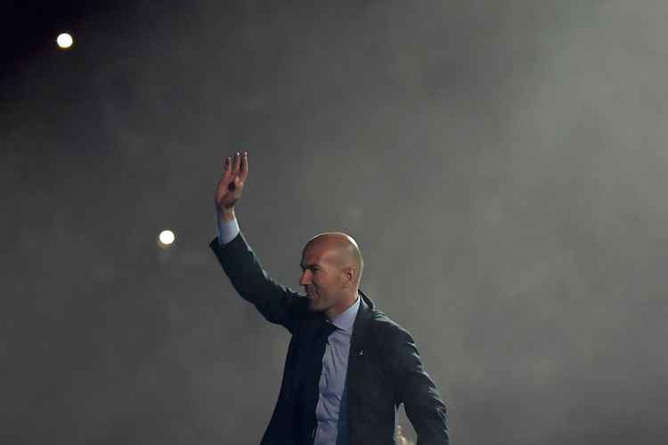 Zidane é o único técnico a conquistar três Liga dos Campeões de forma consecutiva