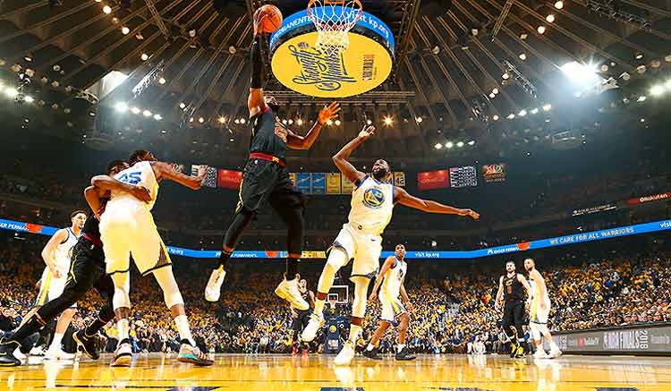 LeBron James marcou 51 pontos, mas não evitou a derrota do Cavaliers para o Warriors