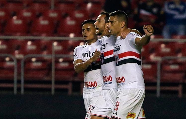 Somente um gol do São Paulo no Brasileiro não teve a participação de Everton (D), Nenê ou Diego Souza
