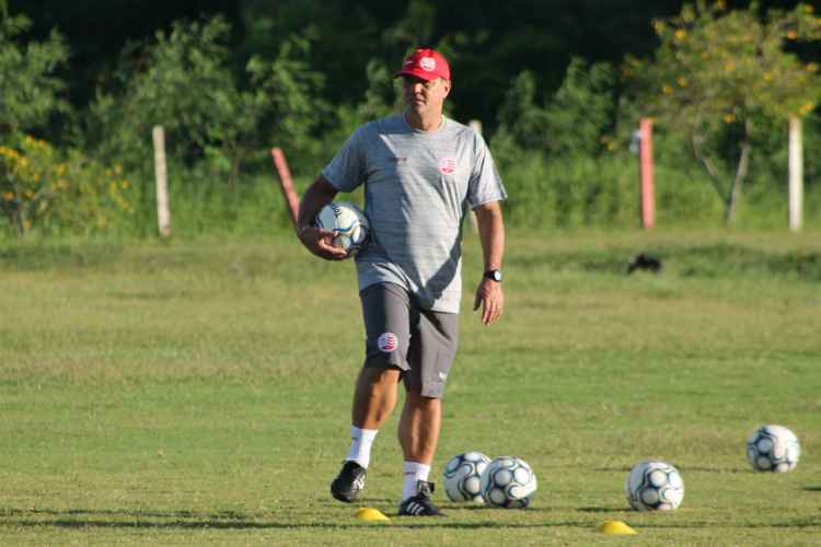 Para técnico Márcio Goiano, pontos fora de casa serão vitais para reação do Náutico na Série C