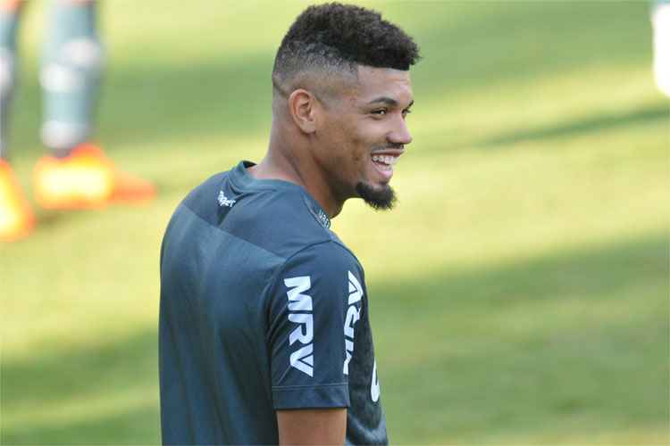 Contratado a peso de ouro pelo Palmeiras, Juninho ainda não estreou com a camisa do Atlético