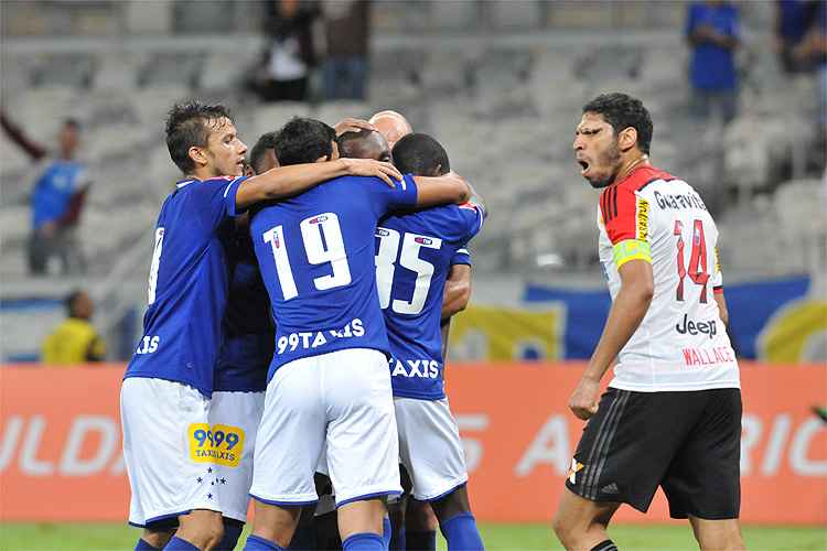 Manoel marcou o gol da última vitória do Cruzeiro sobre o Flamengo, em junho de 2015