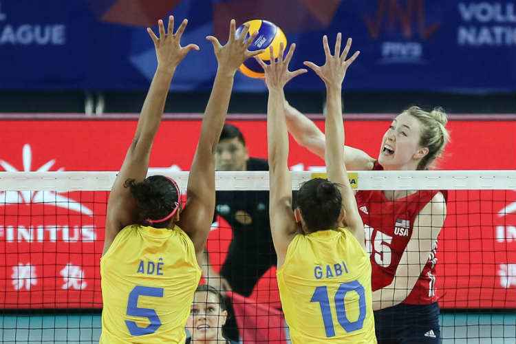 Seleção Brasileira Feminina de Vôlei perdeu para os Estados Unidos por 3 sets a 1, nesta quarta-feira