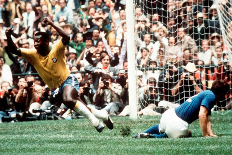 Pelé marcou 12 gols em Copa do Mundo: seis em 1958, um em 1962, um em 1966 e quatro em 1970