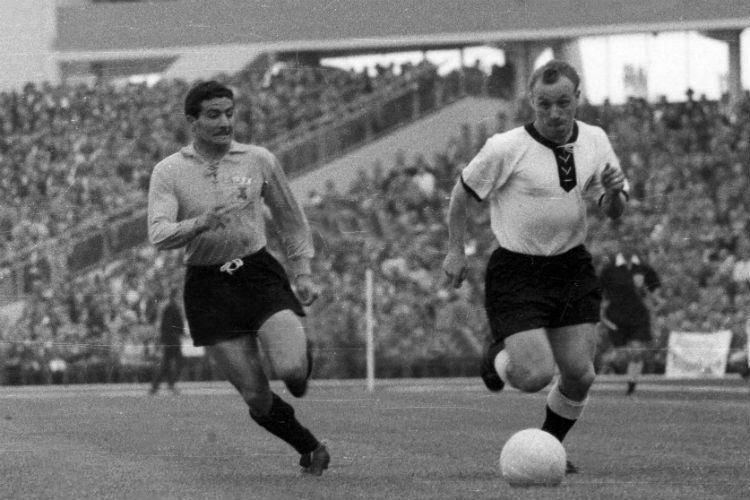 Uwe Seeler marcou nove gols em Copas: dois em 1958, dois em 1962, dois em 1966 e três em 1970