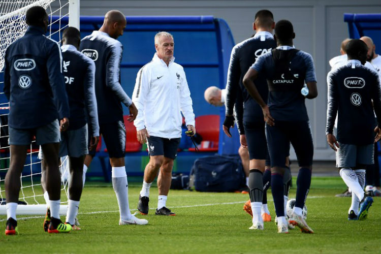 Técnico Didier Deschamps reconheceu favoritismo francês sobre a Austrália na estreia do Grupo C