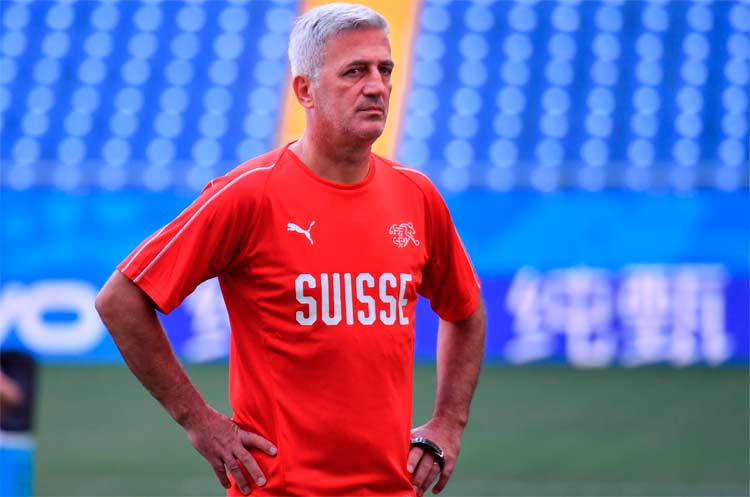 Técnico Vladimir Petkovic também elogiou muito o atacante brasileiro Neymar