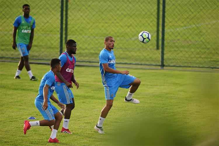 Revelado pelo Sport, zagueiro Adryelson tem dificuldade para encontrar uma chance no time