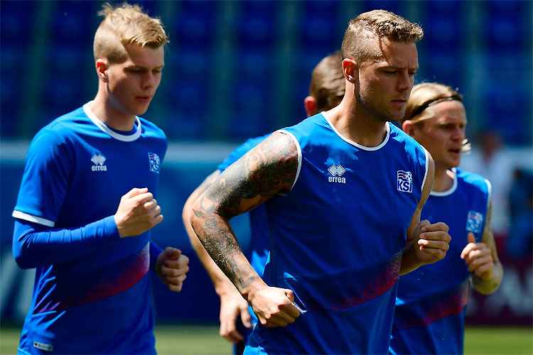 Ragnar Sigurdsson no último treino da Islândia antes do jogo: segurança para o setor defensivo 