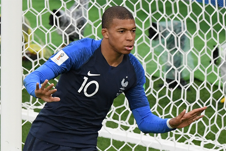 Jovem Mbappé anotou o gol da Seleção Francesa na vitória sobre o Peru, pela segunda rodada