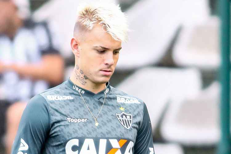 Alvo de clubes do exterior, o atacante Róger Guedes treinou normalmente na tarde desta segunda