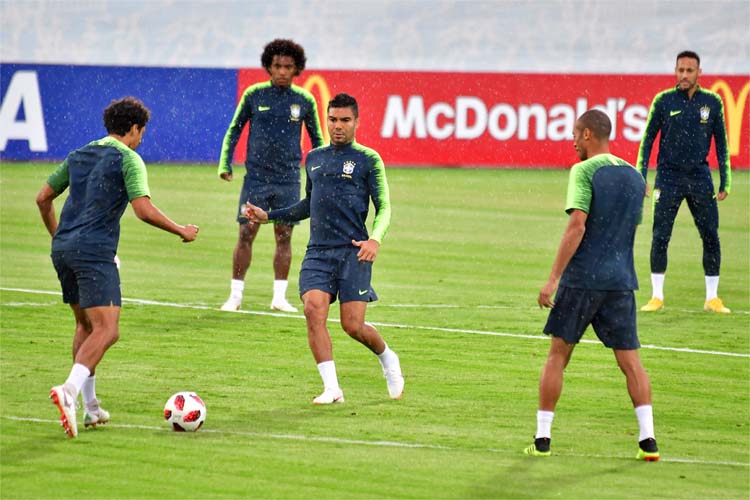 Assessoria da CBF prometeu encurtar a espera dos jornalistas pelas entrevistas