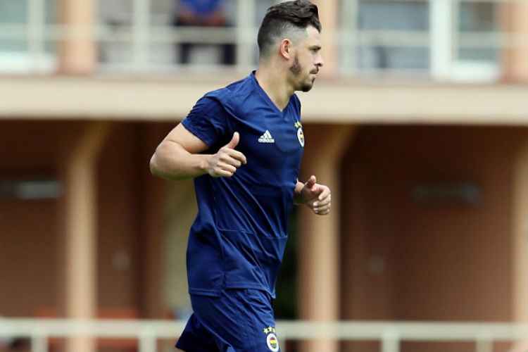 Com bom desempenho pelo Fenerbahçe na temporada passada, Giuiliano é alvo do Flamengo