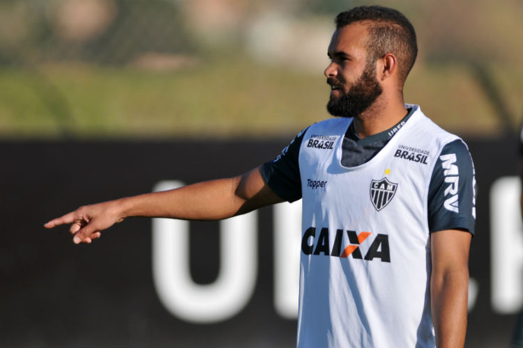 Zé Welison (esq) foi orientado diversas vezes por Larghi durante atividade na Cidade do Galo