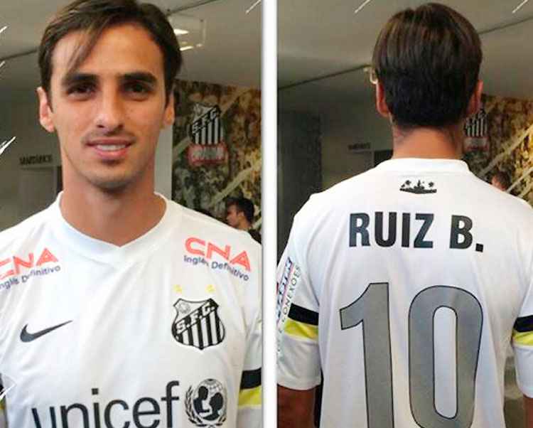Bryan Ruiz já vestiu a camisa do Santos e passou por exames: reforço para sequência da temporada