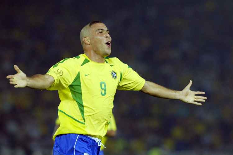 Com os dois gols na final da Copa de 2002, Ronaldo chegou à marca de oito naquele Mundial