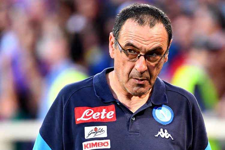 O também italiano Maurizio Sarri, atualmente no Napoli, é cotado para assumir o clube inglês