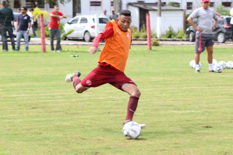 Volante, de 21 anos, teve o seu contrato renovado com o Náutico até maio de 2021