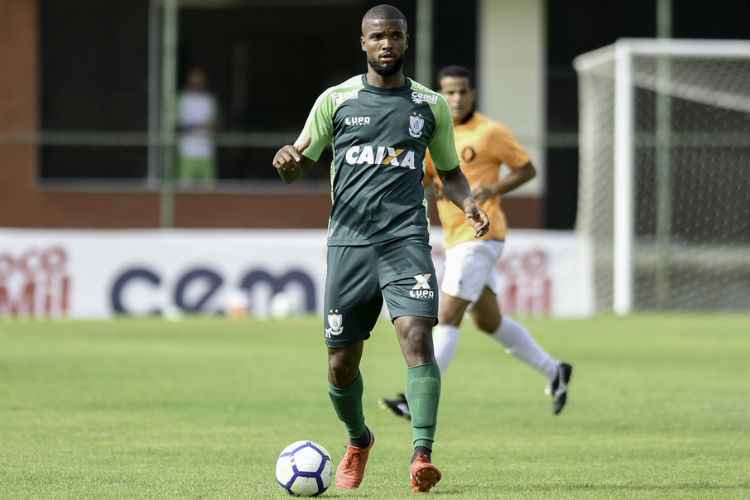 Titular absoluto no América, jovem Messias, de 23 anos, seguirá dupla com o experiente Matheus Ferraz