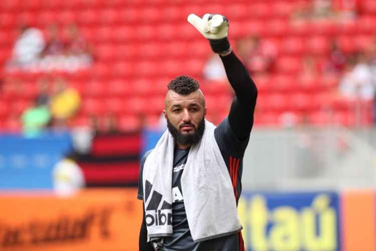 Alex Muralha foi emprestado ao Albirex no início da temporada